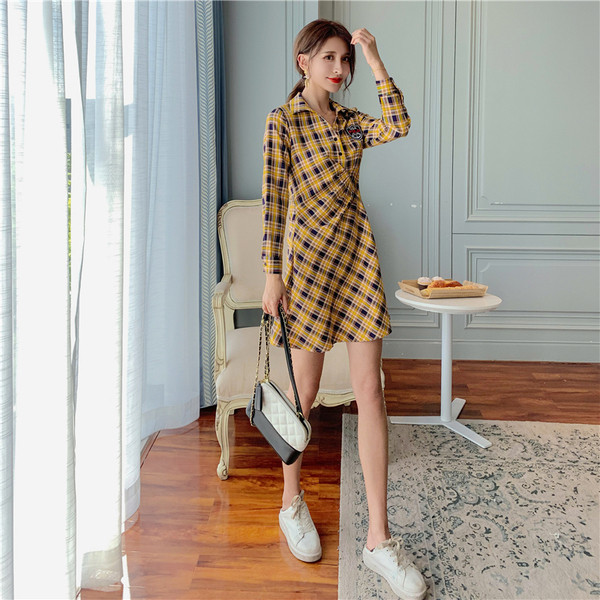 Lezser női kockás ruha gombokkal és nyomattal, két színben