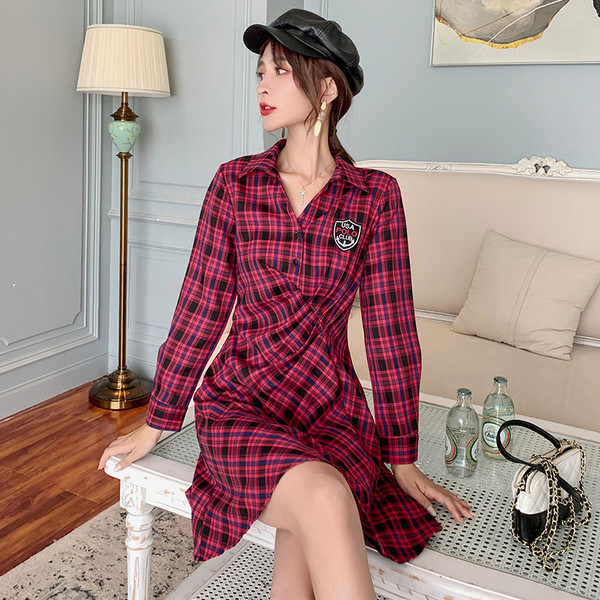 Lezser női kockás ruha gombokkal és nyomattal, két színben