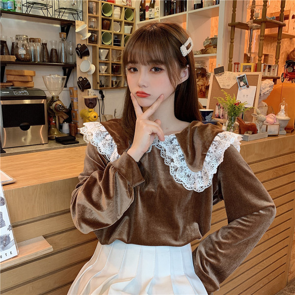 Női modern bársony blúz három színben, csipkével