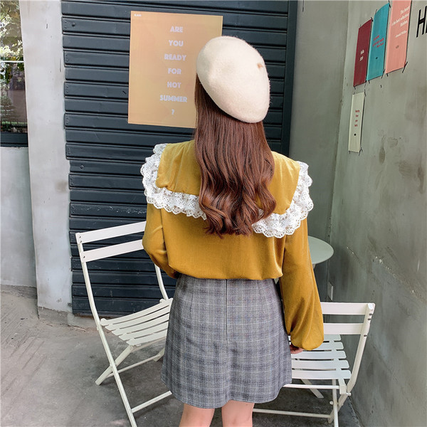 Női modern bársony blúz három színben, csipkével