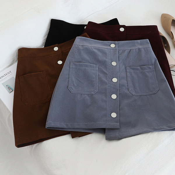 Modern női szoknya négy színben, zsebekkel és gombokkal