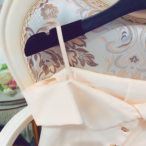 Stílusos női felső, vékony pántokkal, aszimmetrikus modell