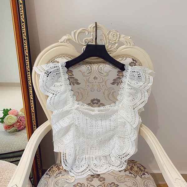 Női csipke felső szögletes nyakkivágással, fehér és rózsaszín színben