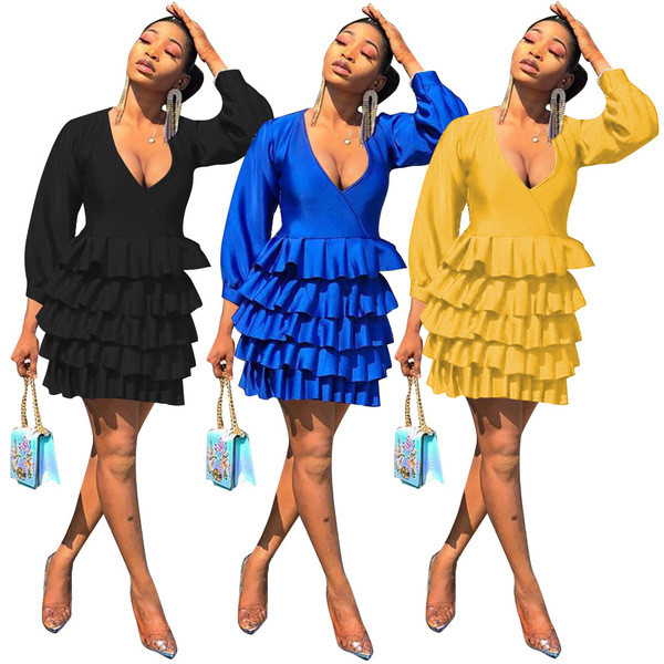 Modern női rövid ruha mély nyakkivágással és hosszú ujjakkal, három színben