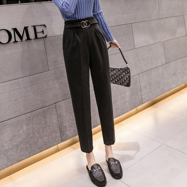 Modern női nadrág övvel és zsebekkel, három színben