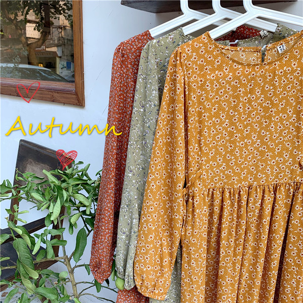 Női aktuális ruha három színben virágmintával