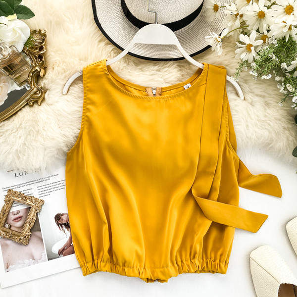 Női felső szalaggal és cipzárral több színben