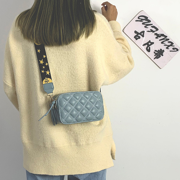 Női táska öko bőrből és hosszú füllel több színben