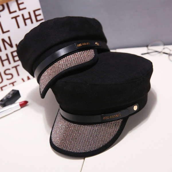 Naprakész női sapka szemellenző kövekkel, különböző színekben