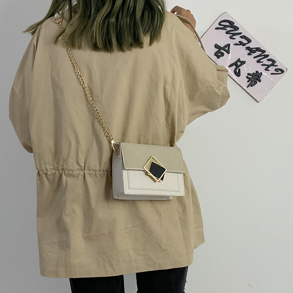 Modern női táska hosszú fémlánccal, négy színben