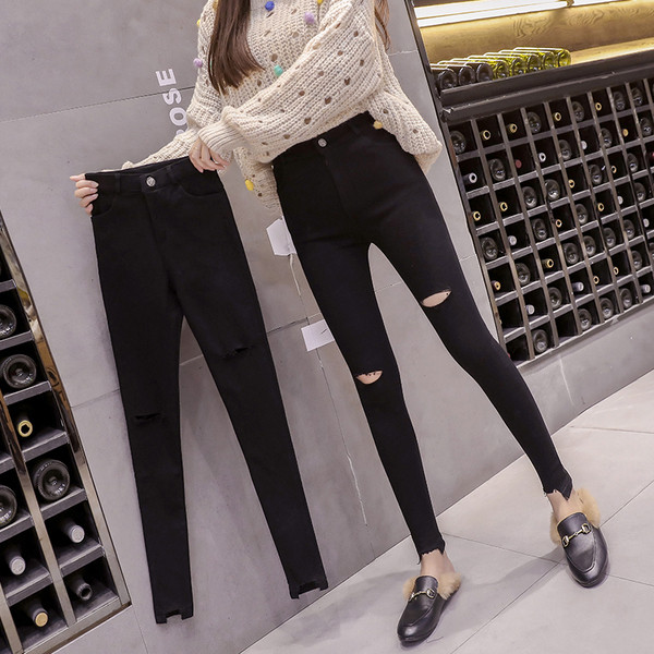 Modern női farmer magas derékkal, szakadt motívumokkal, fekete színben