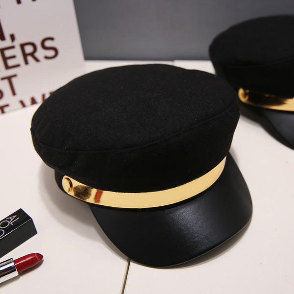 Új női sapka modell arany díszítéssel, különböző színekben