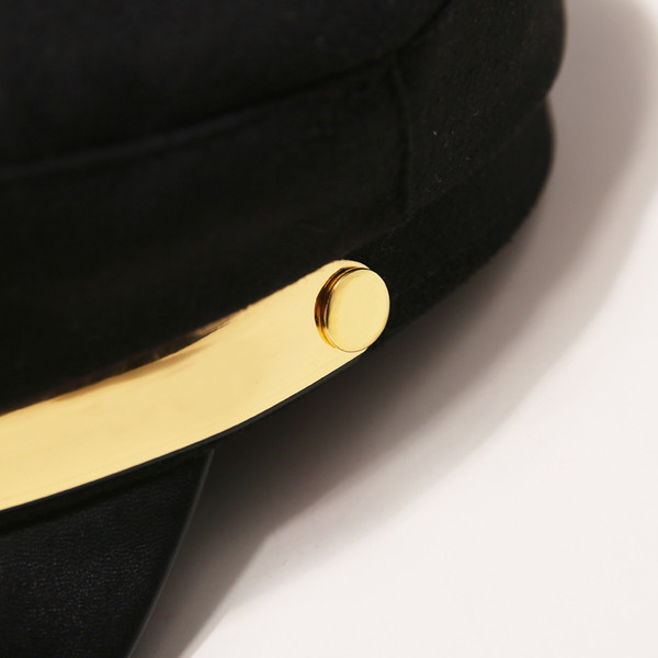 Új női sapka modell arany díszítéssel, különböző színekben