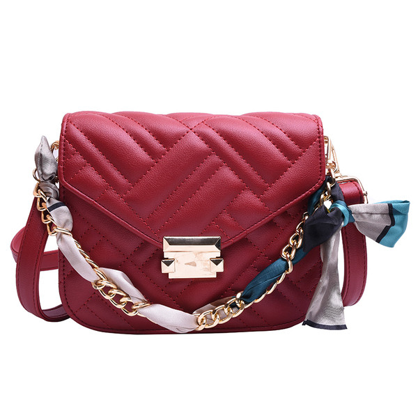 Hétköznapi női táska rövid és hosszú füllel, különböző színekben