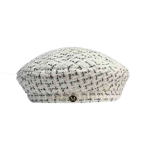 Modern női sapka fekete-fehér színben