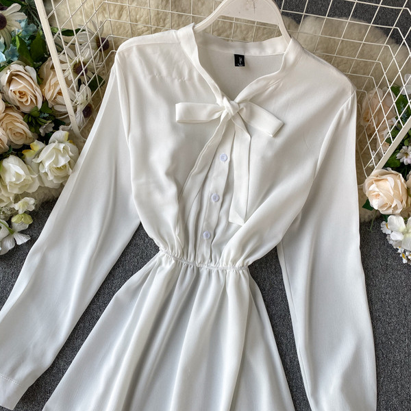 Női ruha szalaggal és hosszú ujjal több színben