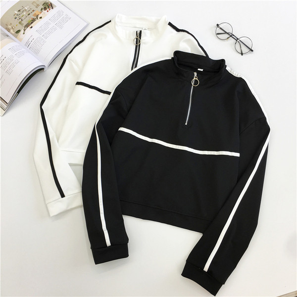 Női sportblúz fekete-fehér cipzárral