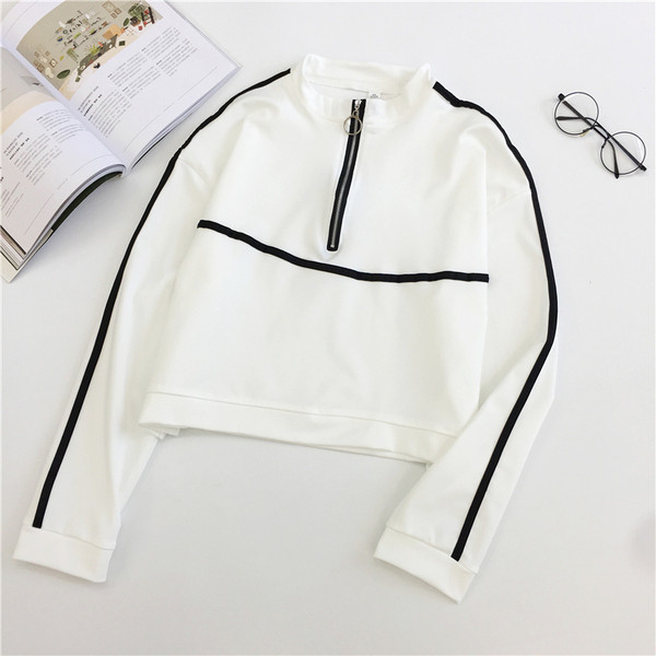 Női sportblúz fekete-fehér cipzárral