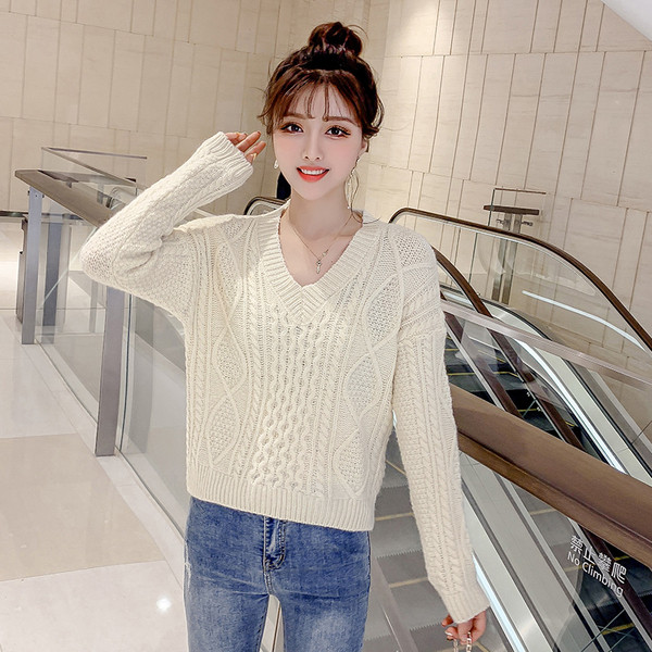 Aktuális női kötött blúz spitz nyakkivágással, két színben