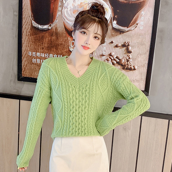 Aktuális női kötött blúz spitz nyakkivágással, két színben