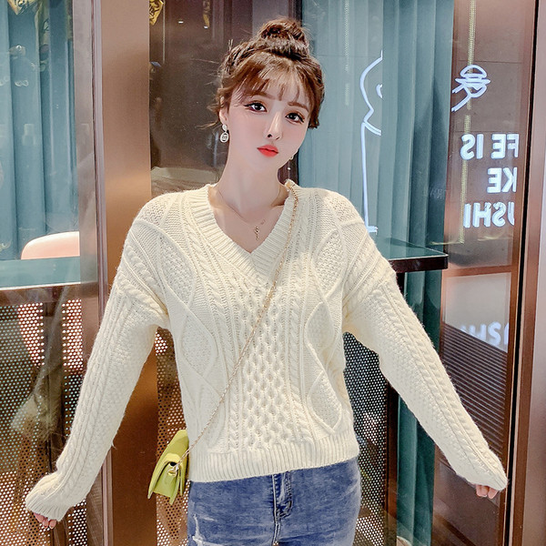 Aktuális női kötött blúz spitz nyakkivágással, két színben