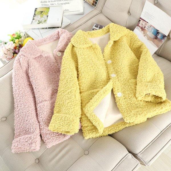 Modern női kabát zsebekkel, különböző színekben