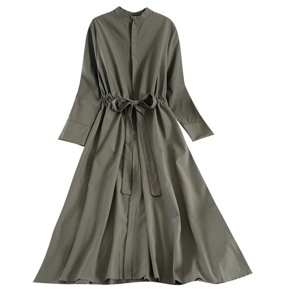 Női hosszú ruha szabású modell, derekán övvel, fekete és zöld színben