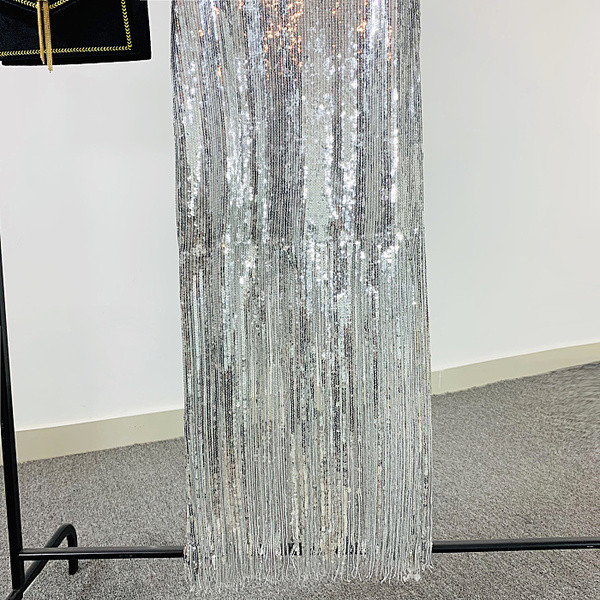 Rochie de dama eleganta cu bretele subtiri si paiete - model lung