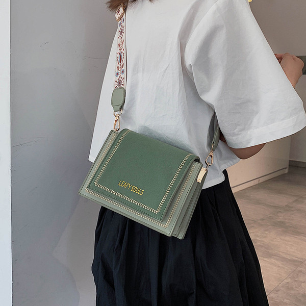 Modern női táska hosszú füllel, négy színben