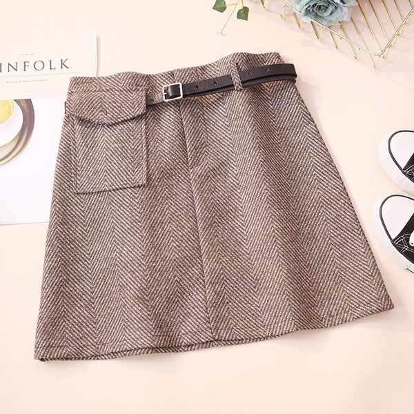 Aktuális női szoknya három színben, magas derékkal és zsebbel