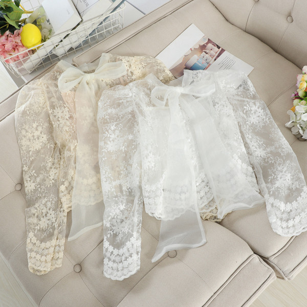 Modern női csipkeblúz három színben szalaggal