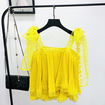 Piros és sárga csipkés, modern női felső