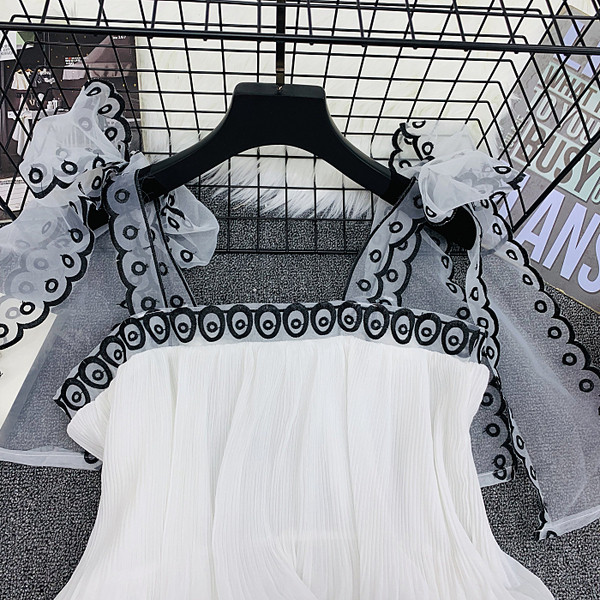 Piros és sárga csipkés, modern női felső