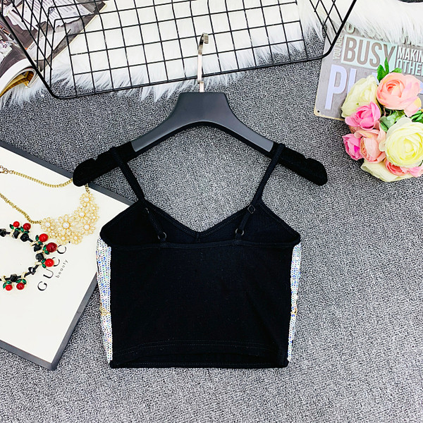 Modern női felső vékony pántokkal és flitterekkel