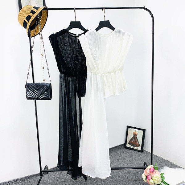 Női felső aszimmetrikus modell kerek nyakkivágással, három színben