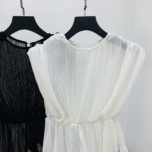 Női felső aszimmetrikus modell kerek nyakkivágással, három színben