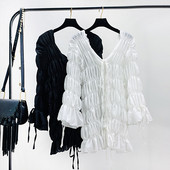 Új modell női ruha spitz nyakkivágással fehér és fekete színben