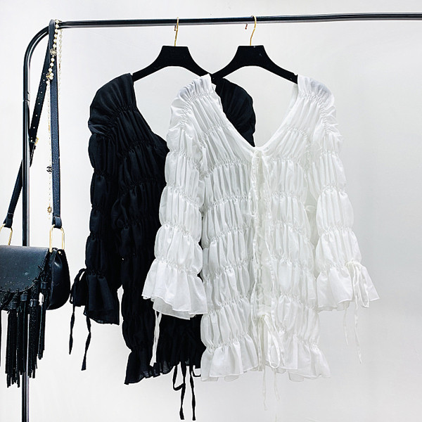 Új modell női ruha spitz nyakkivágással fehér és fekete színben