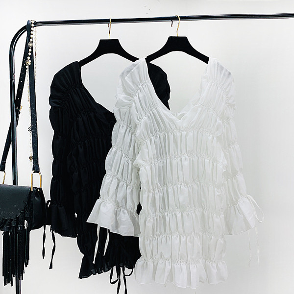 Új modell női ruha spitz nyakkivágással fehér és fekete színben