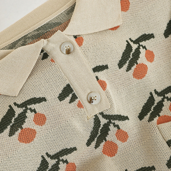 Vékony kötésből készült, hétköznapi női pulóver gallérral, kék és bézs színben