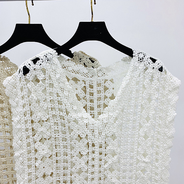 Kötött női felső spitz nyakkivágással