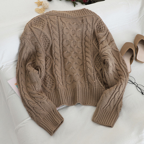 Női pulóver széles modell spitz nyakkivágással, három színben