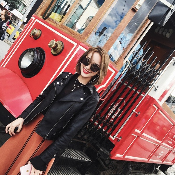 Modern női bőrkabát fekete színben