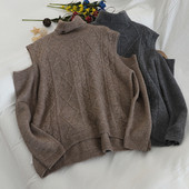 Női pulóver magas gallérral és csupasz vállú, különböző színekben