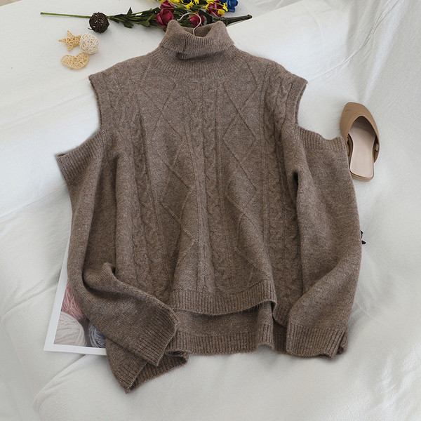 Női pulóver magas gallérral és csupasz vállú, különböző színekben