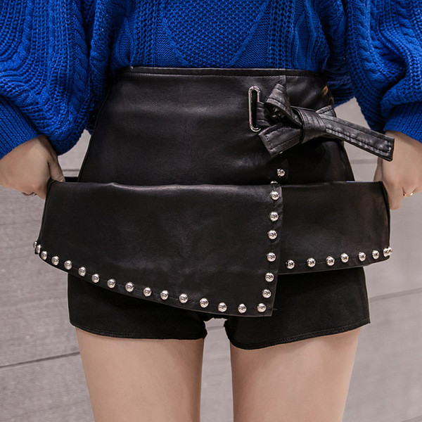 Új modell aszimmetrikus női szoknya fém elemekkel fekete színben