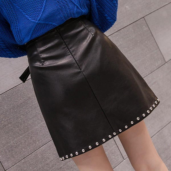 Új modell aszimmetrikus női szoknya fém elemekkel fekete színben