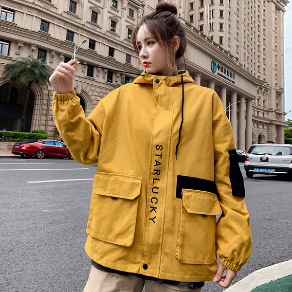 Női kabát kapucnival és zsebekkel több színben