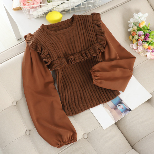 Alkalmi női pulóver fürtökkel és ovális nyakkivágással