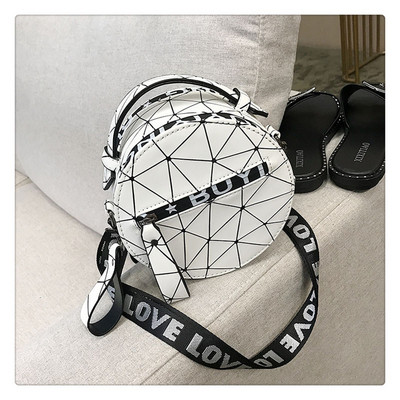 Modern női táska kerek formában, rövid és hosszú füllel